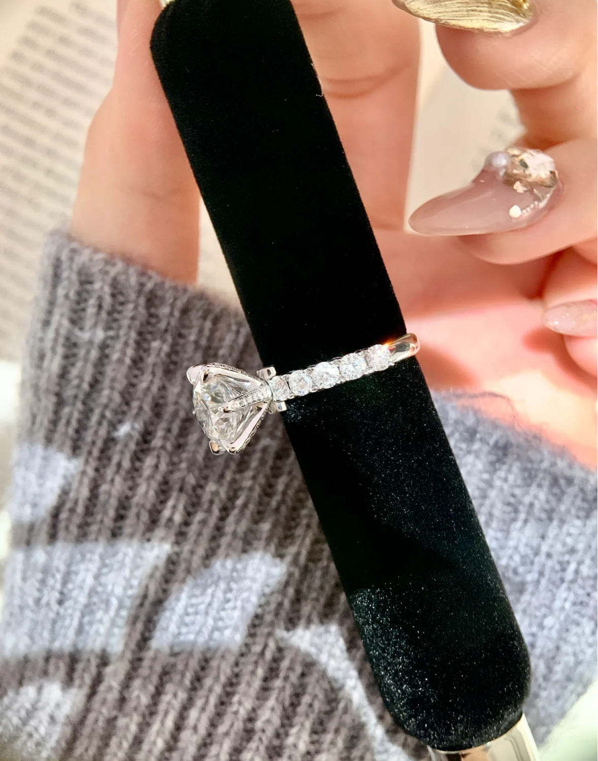 Top-rated Lab grown diamonds ring for engagement ring 2.5 CT F VS1 with IGI