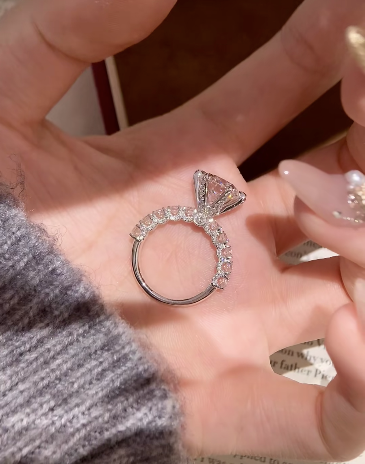 Top-rated Lab grown diamonds ring for engagement ring 2.5 CT F VS1 with IGI