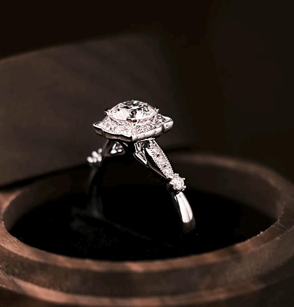 18K White Gold Lab Grown Diamond ring Round E VVS2