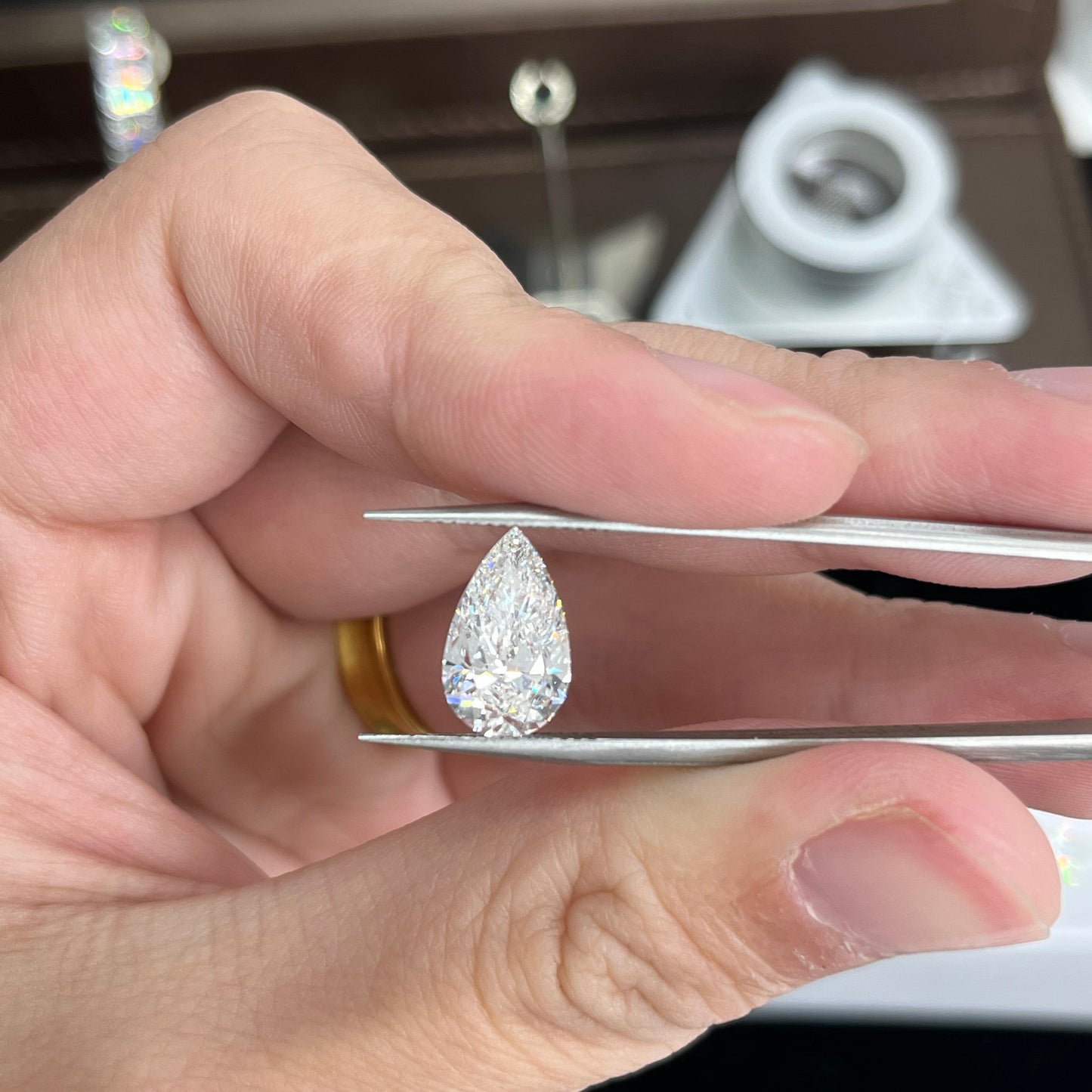 deposit 3.21ct E VVS2 pear diamong