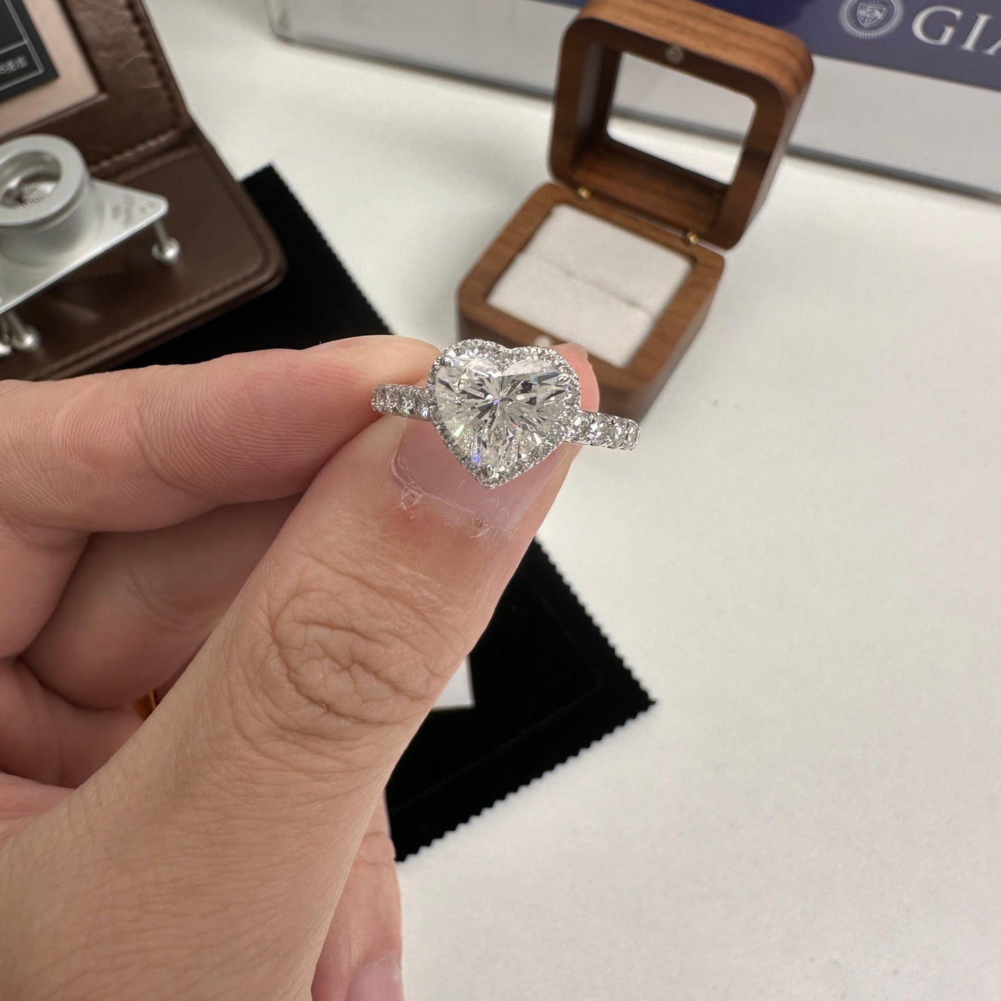 2CT E VVS2 heart diamond halo ring 18k gold