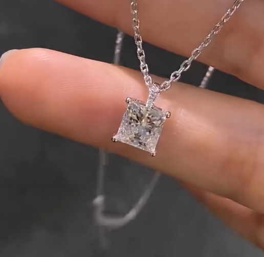 Deposit 1.8ct princess cut diamond with 18k gold pendant