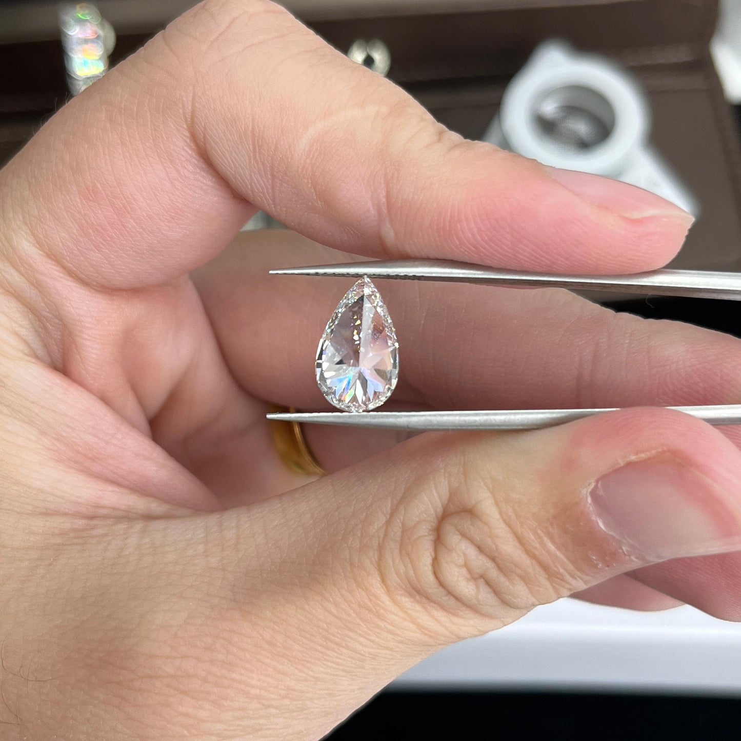deposit 3.21ct E VVS2 pear diamong