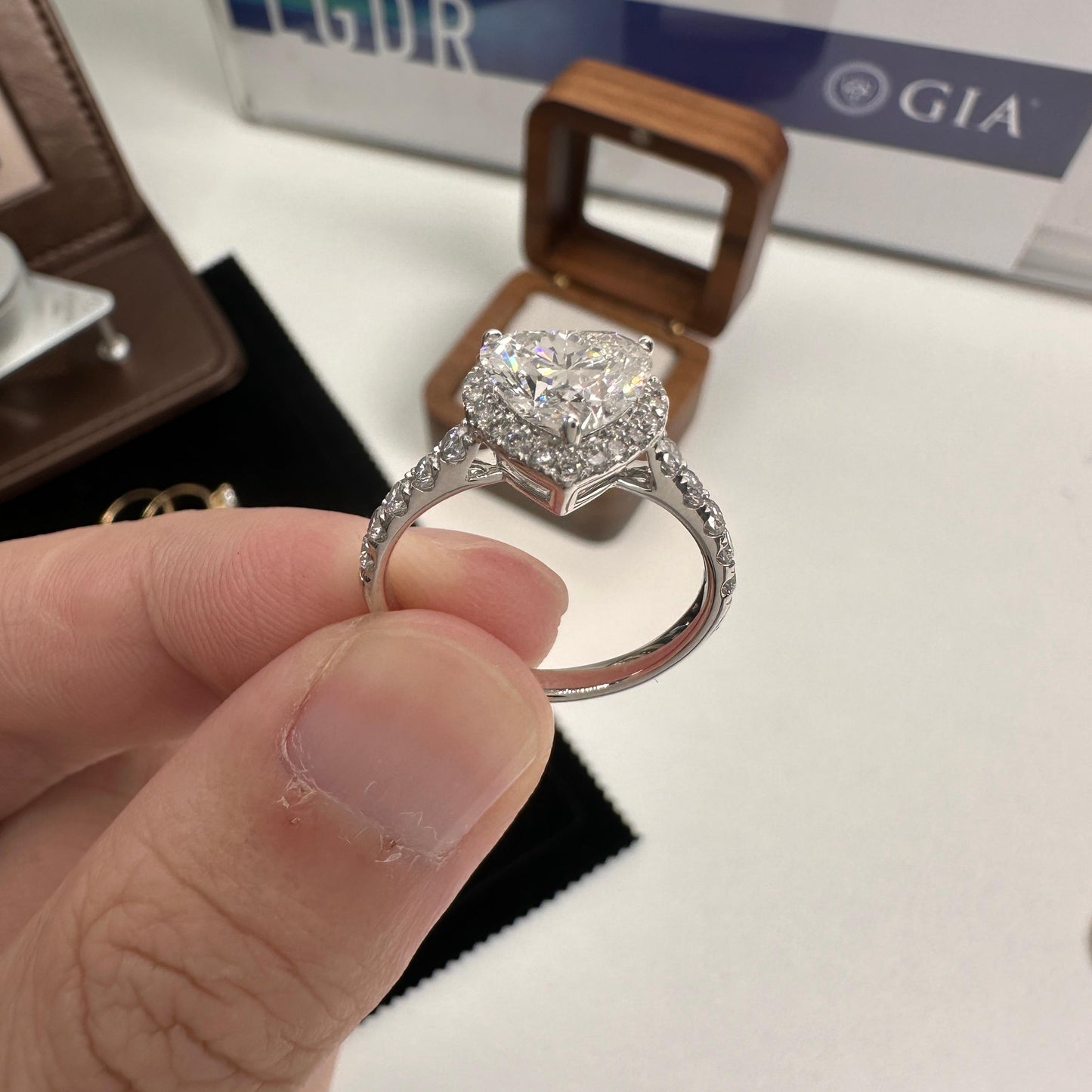2CT E VVS2 heart diamond halo ring 18k gold
