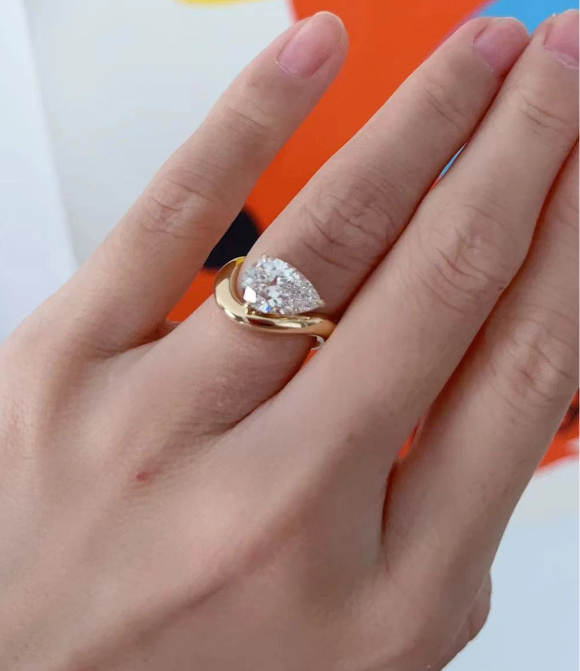 18K yellow gold ring with 2.42ct E VVS2 pear diamond US5