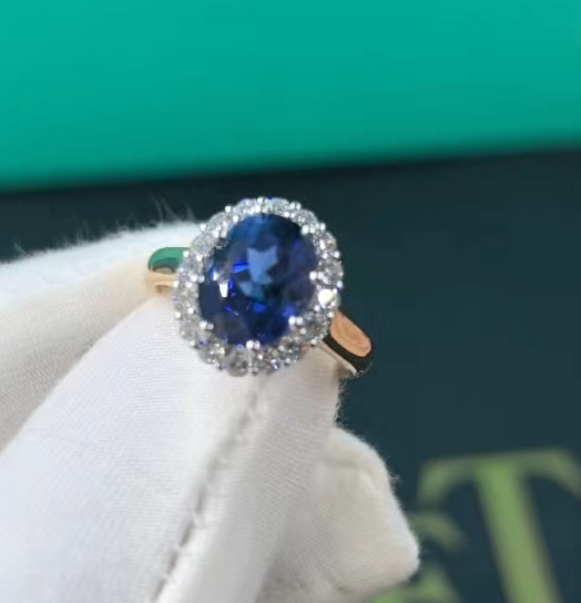 Blance lab gems halo 18k ring for Gisele